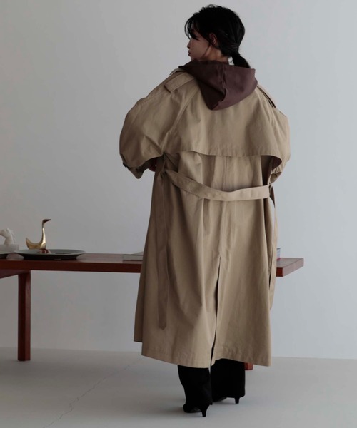 Doux archives（ドゥアルシーヴ）の「ロングトレンチオーバーコート（トレンチコート・レディース・ベージュ/カーキ・MEDIUM）」の7枚目の写真