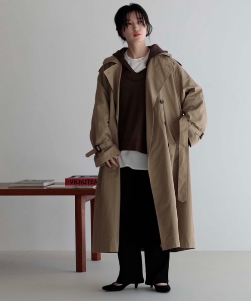 Doux archives（ドゥアルシーヴ）の「ロングトレンチオーバーコート（トレンチコート・レディース・ベージュ/カーキ・MEDIUM）」の3枚目の写真