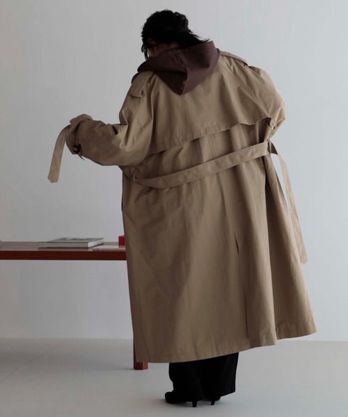 Doux archives（ドゥアルシーヴ）の「ロングトレンチオーバーコート（トレンチコート・レディース・ベージュ/カーキ・MEDIUM）」の10枚目の写真