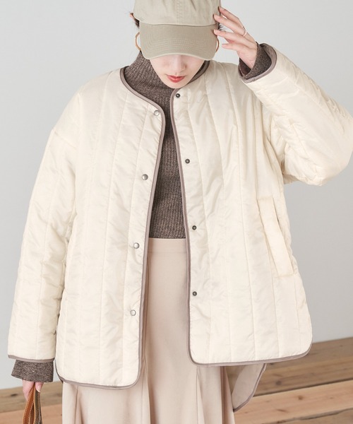 Chaco closet（チャコ クローゼット）の「オーバーサイズキルティングサイドスリットリバーシブルノーカラーコート 2021WINTER（ノーカラージャケット・レディース・ブラック/アイボリー/ライトカーキ/ベージュ/アイボリー系1・FREE）」の4枚目の写真