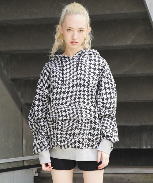 X-girl（エックスガール）の「CARGO POCKET SWEAT HOODIE（パーカー・レディース・オレンジ/ブラック/アッシュ・M/S）」の3枚目の写真