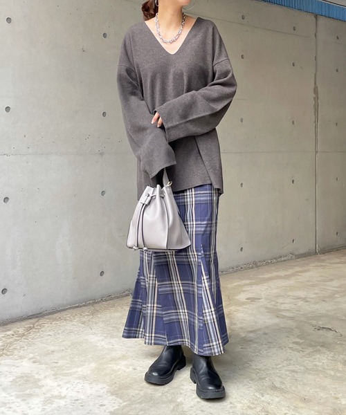 DouDou（ドゥドゥ）の「深Vプルオーバー（ニット/セーター・レディース・チャコールグレー/パープル/オレンジ・FREE）」の21枚目の写真