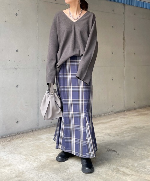 DouDou（ドゥドゥ）の「深Vプルオーバー（ニット/セーター・レディース・チャコールグレー/パープル/オレンジ・FREE）」の5枚目の写真