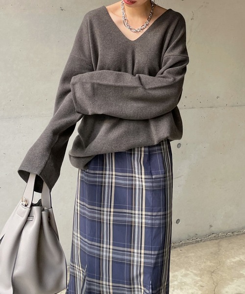 DouDou（ドゥドゥ）の「深Vプルオーバー（ニット/セーター・レディース・チャコールグレー/パープル/オレンジ・FREE）」の17枚目の写真