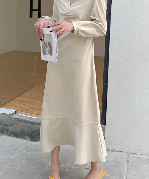 Diosfront(ディオスフロント)の「フロントギャザーマーメイドワンピース(ワンピース・レディース・ブラック/ベージュ/ローズ・M/L)」の22枚目の写真