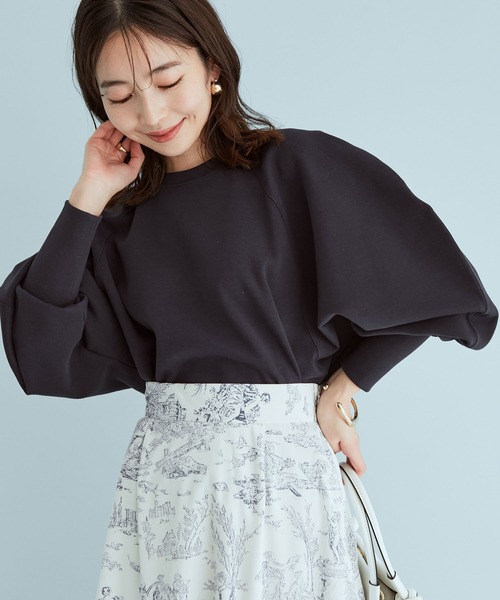 VIS（ビス）の「軽くソフトな肌触り。スフレタッチボリュームスリーブプルオーバー（スウェット・レディース・ネイビー/オフホワイト/ピンク・FREE）」の2枚目の写真