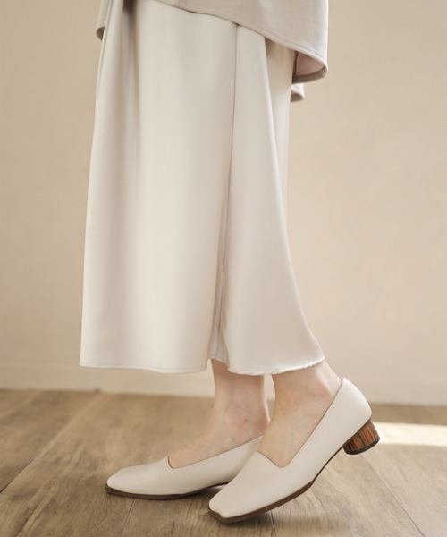 SESTO(セスト)の「nekoミミトゥのサークルウッド巻きヒールパンプス(パンプス・レディース・ブラック/ゴールド/アイボリー/グレイッシュベージュ・22.5cm/23.5cm/24.5cm/23.0cm/24.0cm/25.0cm)」の19枚目の写真