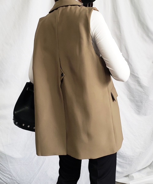 me+em select（ミームセレクト）の「バックスリットTAGテーラードジレベスト（ベスト・レディース・ダークベージュ・FREE）」の4枚目の写真