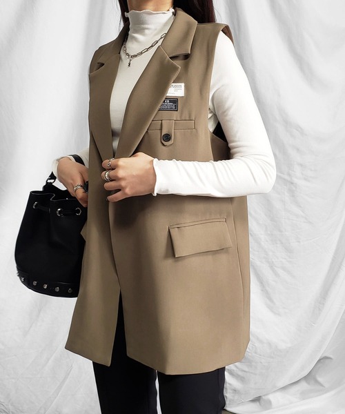 me+em select（ミームセレクト）の「バックスリットTAGテーラードジレベスト（ベスト・レディース・ダークベージュ・FREE）」の2枚目の写真