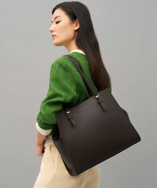 CHARLES & KEITH（チャールズ & キース）の「クラシックダブルハンドル トートバッグ（ビジネスバッグ・レディース・ブラウン系その他4/グリーン系その他2/オレンジ系その他2・XL）」の5枚目の写真