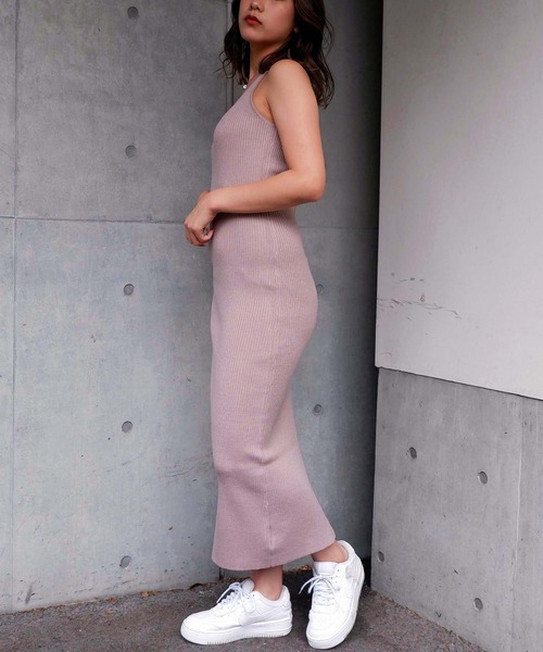 SPIRALGIRL（スパイラルガール）の「バックオープンスリットマキシワンピース（ワンピース・レディース・ブラック/キャメル・FREE）」の4枚目の写真