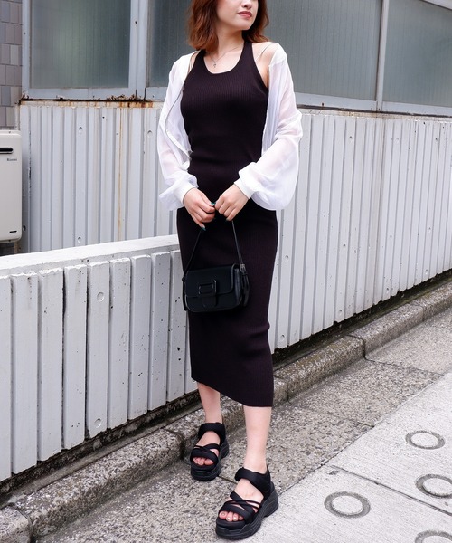 SPIRALGIRL（スパイラルガール）の「バックオープンスリットマキシワンピース（ワンピース・レディース・ブラック/キャメル・FREE）」の8枚目の写真