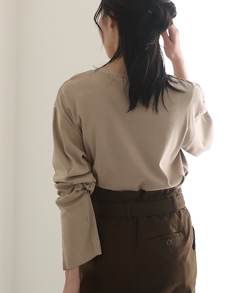 ElegChic(エレグシック)の「スリット スリーブカットソー 長袖 (Tシャツ/カットソー・レディース・ブラック/ベージュ/オフホワイト/杢グレー・4L/M/XL)」の15枚目の写真
