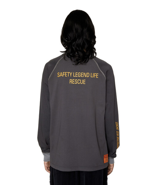 DIESEL(ディーゼル)の「メンズ Tシャツ ロンT(Tシャツ/カットソー・メンズ・グレー/ライトグレー・X-SMALL/XX-LARGE/LARGE/MEDIUM/SMALL/X-LARGE/XXX-LARGE)」の16枚目の写真