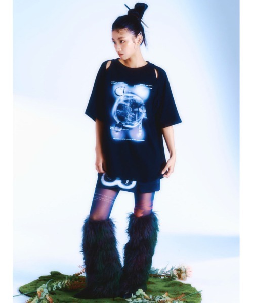 ROSEAPPLE STUDIO(ローズアップルスタジオ)の「【ROSEAPPLE STUDIO/ローズアップルスタジオ】222 Cutout graphic t-shirts/プリントT 半袖トップス 半袖Tシャツ 白Tシャツ 黒Tシャツ ゴシック ビッグサイズ オーバーサイズ スリット(Tシャツ/カットソー・レディース・ホワイト/ブラック・ONE SIZE)」の12枚目の写真