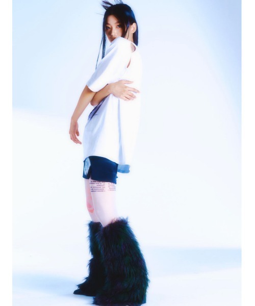 ROSEAPPLE STUDIO(ローズアップルスタジオ)の「【ROSEAPPLE STUDIO/ローズアップルスタジオ】222 Cutout graphic t-shirts/プリントT 半袖トップス 半袖Tシャツ 白Tシャツ 黒Tシャツ ゴシック ビッグサイズ オーバーサイズ スリット(Tシャツ/カットソー・レディース・ホワイト/ブラック・ONE SIZE)」の6枚目の写真