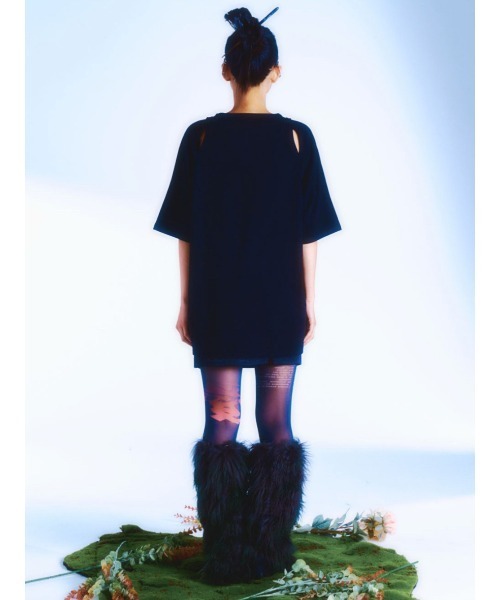 ROSEAPPLE STUDIO(ローズアップルスタジオ)の「【ROSEAPPLE STUDIO/ローズアップルスタジオ】222 Cutout graphic t-shirts/プリントT 半袖トップス 半袖Tシャツ 白Tシャツ 黒Tシャツ ゴシック ビッグサイズ オーバーサイズ スリット(Tシャツ/カットソー・レディース・ホワイト/ブラック・ONE SIZE)」の5枚目の写真