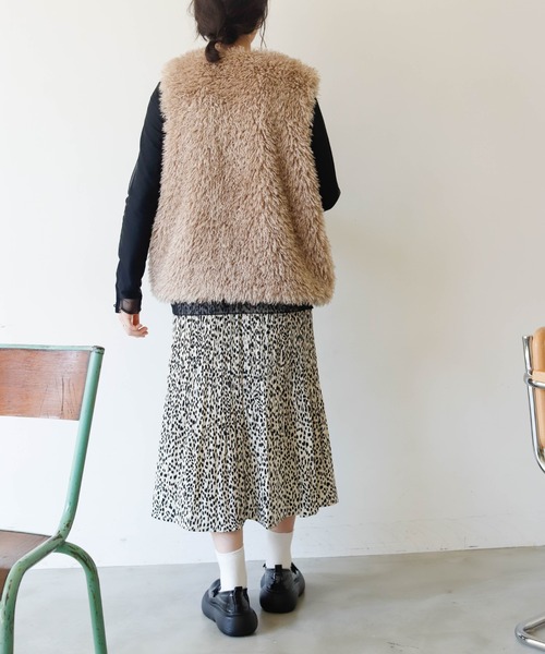 Birthday room(バースデイルーム)の「プードルファーベスト(ベスト・レディース・ブラック/オフホワイト/グレイッシュベージュ・FREE)」の6枚目の写真