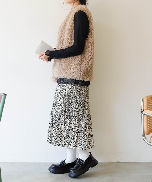 Birthday room(バースデイルーム)の「プードルファーベスト(ベスト・レディース・ブラック/オフホワイト/グレイッシュベージュ・FREE)」の11枚目の写真