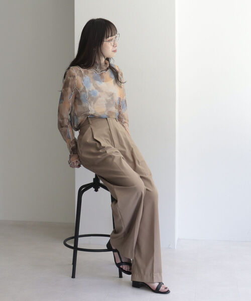 fredy emue（フレディエミュ）の「シアータートルネックカットソー（Tシャツ/カットソー・レディース・ブラック/ラベンダー/ベージュ系その他/グレイッシュベージュ・38）」の7枚目の写真