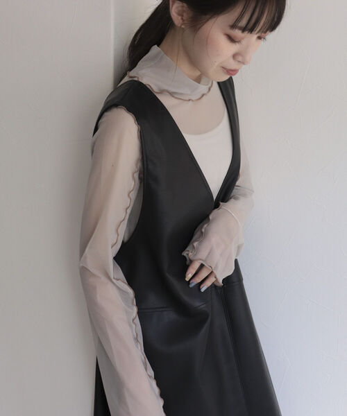 fredy emue（フレディエミュ）の「シアータートルネックカットソー（Tシャツ/カットソー・レディース・ブラック/ラベンダー/ベージュ系その他/グレイッシュベージュ・38）」の11枚目の写真