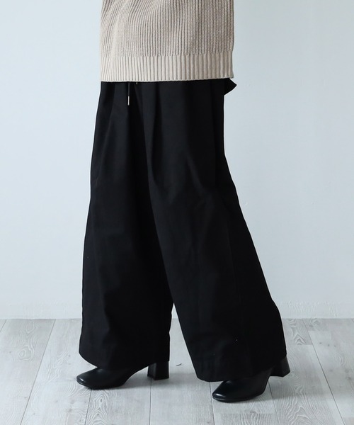 Air Tokyo(エアートウキョー)の「タック ワイド バルーン シルエット イージー チノパンツ(チノパンツ・メンズ・チャコールグレー/ブラック・MEDIUM/LARGE)」の2枚目の写真