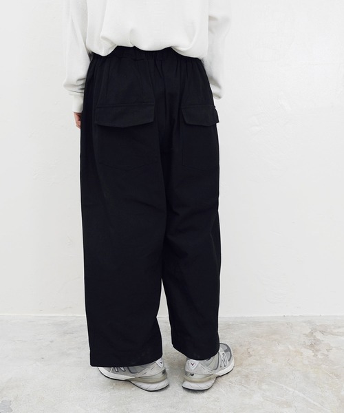 Air Tokyo(エアートウキョー)の「タック ワイド バルーン シルエット イージー チノパンツ(チノパンツ・メンズ・チャコールグレー/ブラック・MEDIUM/LARGE)」の17枚目の写真