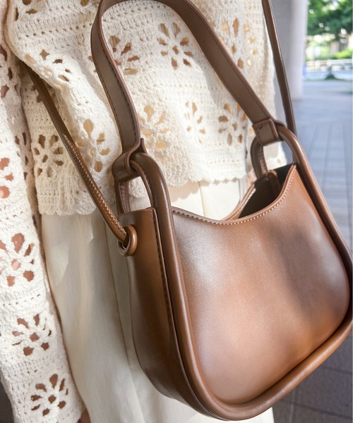 Ambre Ciel(アンブルシエル)の「コンパクトショルダーバック/【WEB/EC限定商品】(ショルダーバッグ・レディース・ブラック/オフホワイト/グリーン/キャメル・FREE)」の4枚目の写真