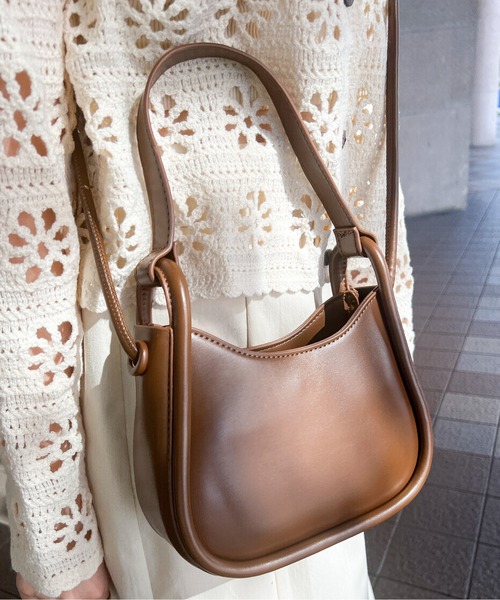 Ambre Ciel(アンブルシエル)の「コンパクトショルダーバック/【WEB/EC限定商品】(ショルダーバッグ・レディース・ブラック/オフホワイト/グリーン/キャメル・FREE)」の16枚目の写真