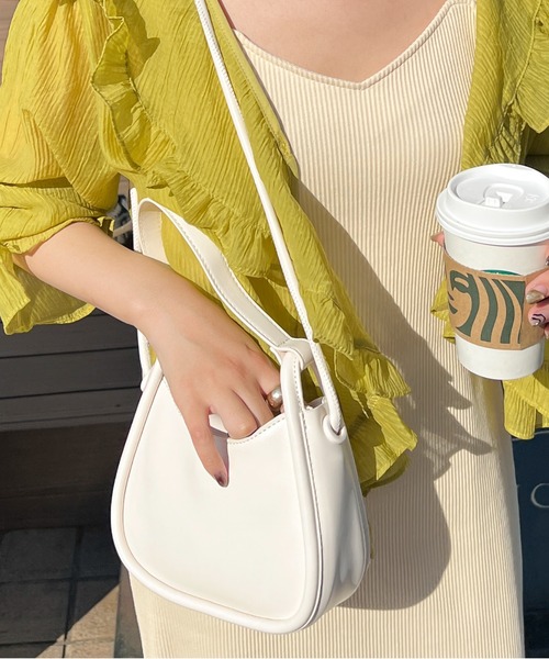 Ambre Ciel(アンブルシエル)の「コンパクトショルダーバック/【WEB/EC限定商品】(ショルダーバッグ・レディース・ブラック/オフホワイト/グリーン/キャメル・FREE)」の6枚目の写真