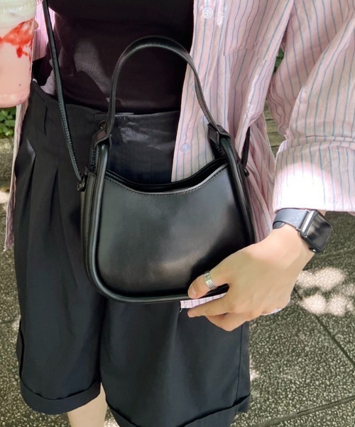 Ambre Ciel(アンブルシエル)の「コンパクトショルダーバック/【WEB/EC限定商品】(ショルダーバッグ・レディース・ブラック/オフホワイト/グリーン/キャメル・FREE)」の11枚目の写真