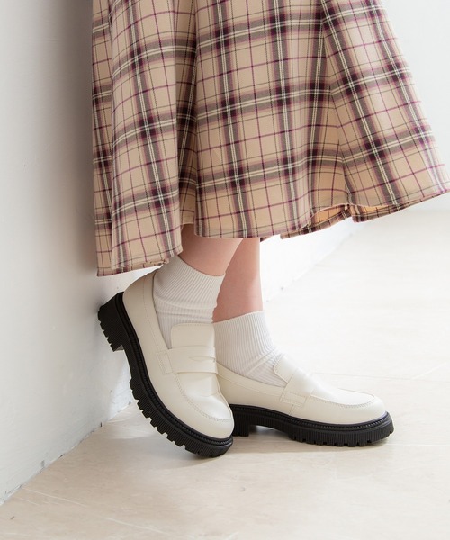 Honeys（ハニーズ）の「厚底コインローファー（ローファー・レディース・ライトベージュ/ブラック系その他/ブラック・M/L/S）」の22枚目の写真