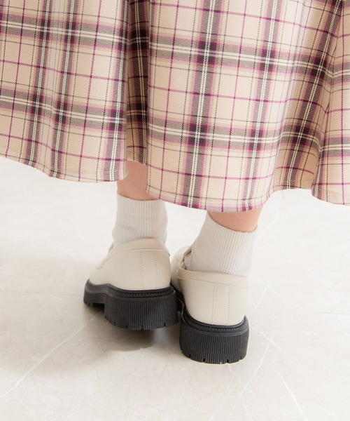 Honeys（ハニーズ）の「厚底コインローファー（ローファー・レディース・ライトベージュ/ブラック系その他/ブラック・M/L/S）」の10枚目の写真