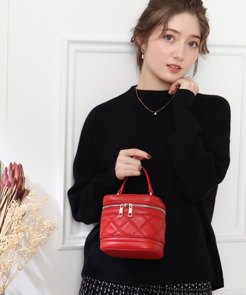 couture brooch（クチュールブローチ）の「◆キルティングバニティバッグ（ショルダーバッグ・レディース・ブラック/アイボリー/レッド系1・00）」の3枚目の写真