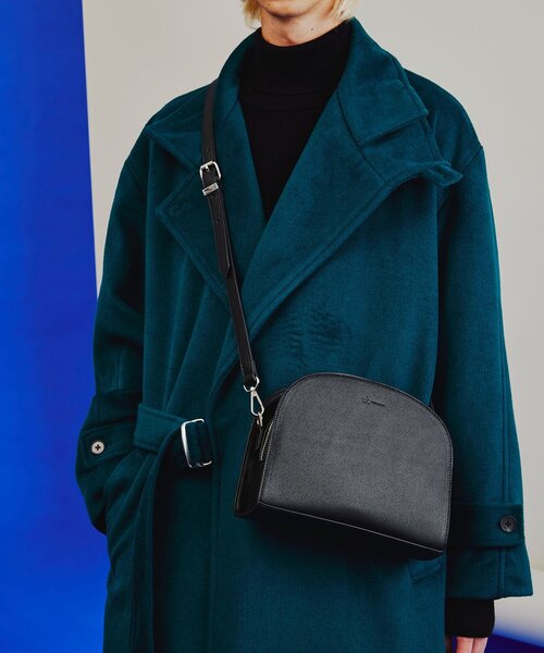 tk.TAKEO KIKUCHI（ティーケータケオキクチ）の「◆ラウンドショルダーバッグ（ショルダーバッグ・メンズ・ブラック系/モスグリーン系・00）」の2枚目の写真