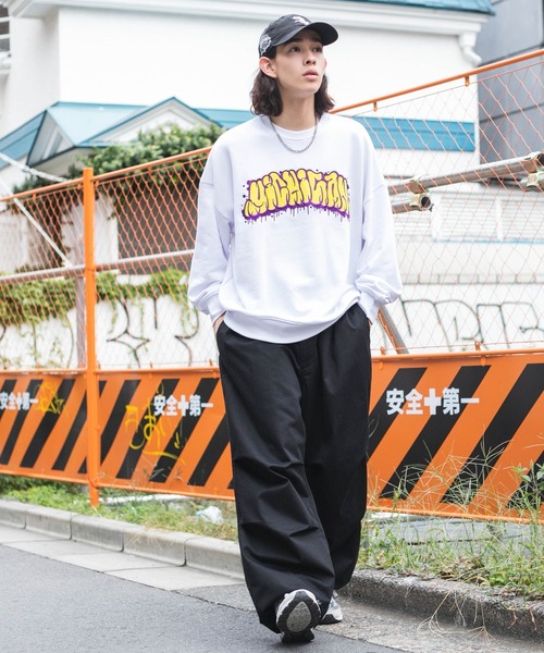 WEGO（ウィゴー）の「WEGO/アクセ付きグラフィックプルオーバー（スウェット・メンズ・マスタード/グレー系その他/ブラック/ホワイト・LARGE/MEDIUM）」の18枚目の写真