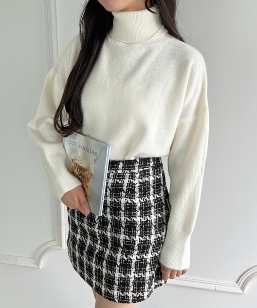 Loueme(ルエム)の「ハイネックドロップショルダーニットプルオーバー(ニット/セーター・レディース・モカ/ブラック/アイボリー・FREE)」の10枚目の写真