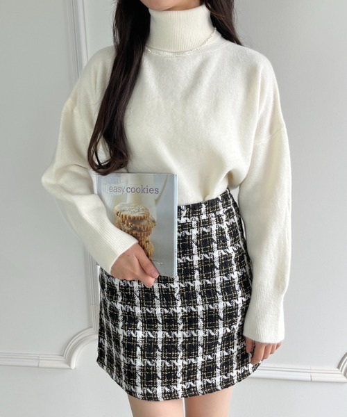 Loueme(ルエム)の「ハイネックドロップショルダーニットプルオーバー(ニット/セーター・レディース・モカ/ブラック/アイボリー・FREE)」の12枚目の写真