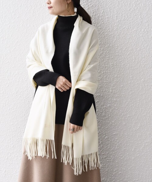 SHIPS（シップス）の「*〈手洗い可能〉ユニセックスロゴストール◆（ストール/ショール・レディース・ライトブルー/ブラック/オフホワイト/ベージュ/ピンク/グレー・ONE SIZE）」の16枚目の写真