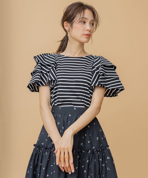 組曲(クミキョク)の「【組曲×setsuko sagittaire】joyバスク Tシャツ(Tシャツ/カットソー・レディース・ホワイト系/ブラック系/ブラック系1/イエロー系1/レッド系1・F)」の1枚目の写真