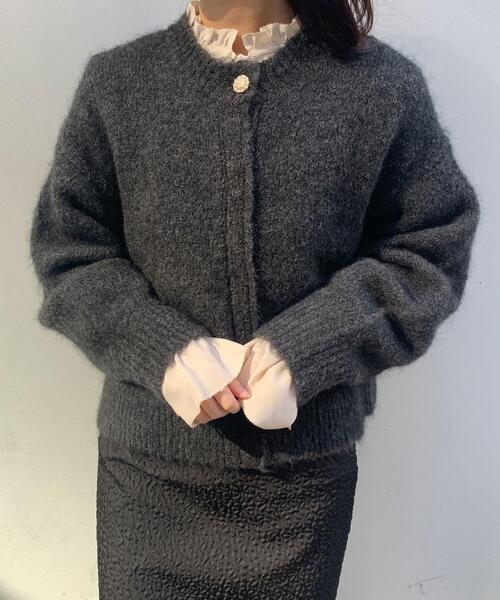 OPAQUE.CLIP(オペークドットクリップ)の「◆PEGGYビジュー釦モヘヤカーディガン(カーディガン/ボレロ・レディース・ピンク系/チャコールグレー/イエロー・38)」の2枚目の写真