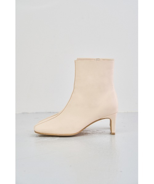 AZUL by moussy（アズールバイマウジー）の「CENTER STITCH SHORT BOOTS/センターステッチショートブーツ（ブーツ・レディース・ダークブルー/アイボリー/ブラック・LARGE/SMALL/MEDIUM）」の4枚目の写真