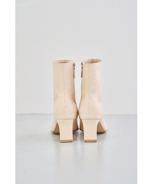 AZUL by moussy（アズールバイマウジー）の「CENTER STITCH SHORT BOOTS/センターステッチショートブーツ（ブーツ・レディース・ダークブルー/アイボリー/ブラック・LARGE/SMALL/MEDIUM）」の5枚目の写真