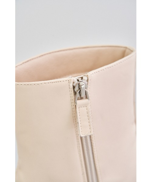 AZUL by moussy（アズールバイマウジー）の「CENTER STITCH SHORT BOOTS/センターステッチショートブーツ（ブーツ・レディース・ダークブルー/アイボリー/ブラック・LARGE/SMALL/MEDIUM）」の7枚目の写真