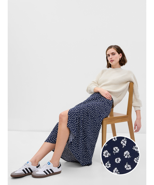GAP（ギャップ）の「レンチング(TM) エコヴェロ(TM) ミディ ラップスカート（スカート・レディース・ブラック/ネイビー・XS/S/M/L/XXS）」の2枚目の写真