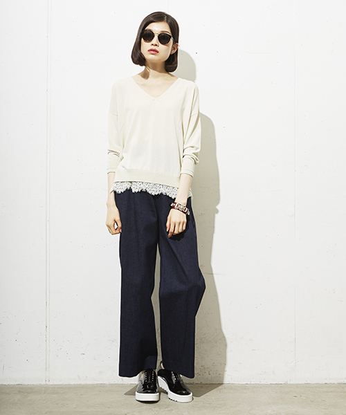 Marilyn Moon（マリリンムーン）の「MARILYN MOON Vネック裾レース 