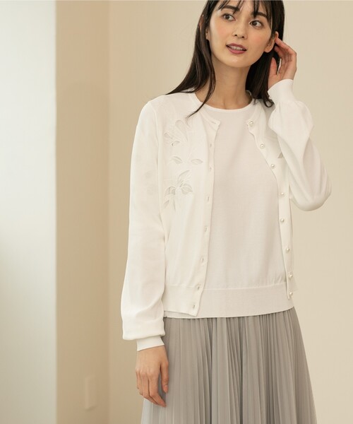 OPAQUE.CLIP（オペークドットクリップ）の「◆アンサンブル対応 刺繍チュールクルーネックカーディガン【洗濯機洗い可】（カーディガン/ボレロ・レディース・サンドベージュ/ホワイト系/ライトブルー・36/38/40）」の4枚目の写真