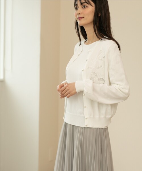 OPAQUE.CLIP（オペークドットクリップ）の「◆アンサンブル対応 刺繍チュールクルーネックカーディガン【洗濯機洗い可】（カーディガン/ボレロ・レディース・サンドベージュ/ホワイト系/ライトブルー・36/38/40）」の5枚目の写真