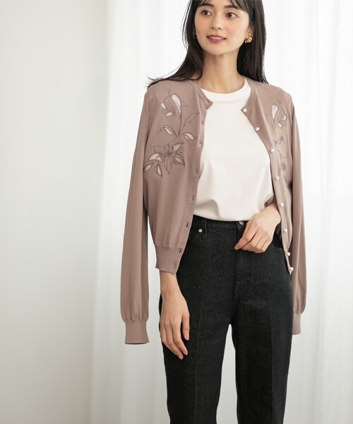 OPAQUE.CLIP（オペークドットクリップ）の「◆アンサンブル対応 刺繍チュールクルーネックカーディガン【洗濯機洗い可】（カーディガン/ボレロ・レディース・サンドベージュ/ホワイト系/ライトブルー・36/38/40）」の9枚目の写真