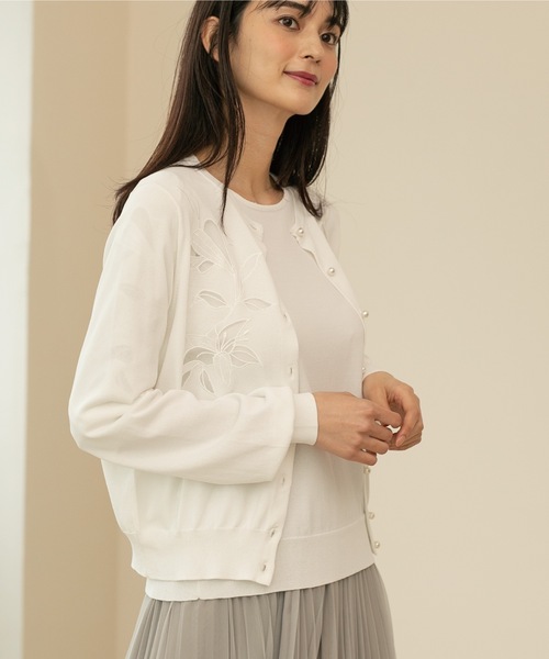 OPAQUE.CLIP（オペークドットクリップ）の「◆アンサンブル対応 刺繍チュールクルーネックカーディガン【洗濯機洗い可】（カーディガン/ボレロ・レディース・サンドベージュ/ホワイト系/ライトブルー・36/38/40）」の2枚目の写真